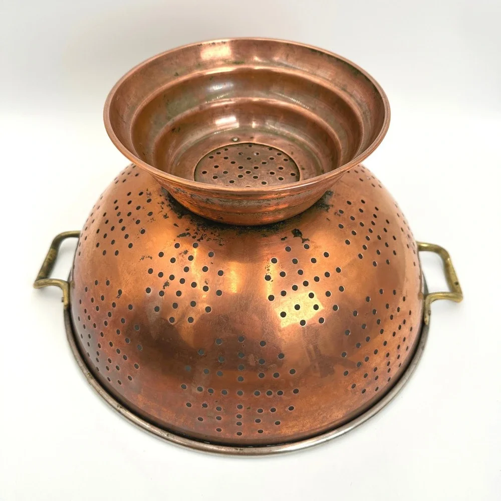 N/A vintage colander